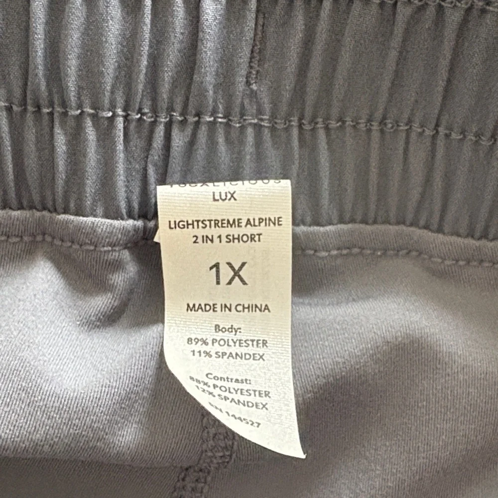 Yogalicious Luxe Lightstreme Alpine 2n1 Shorts - Picture 7 of 7